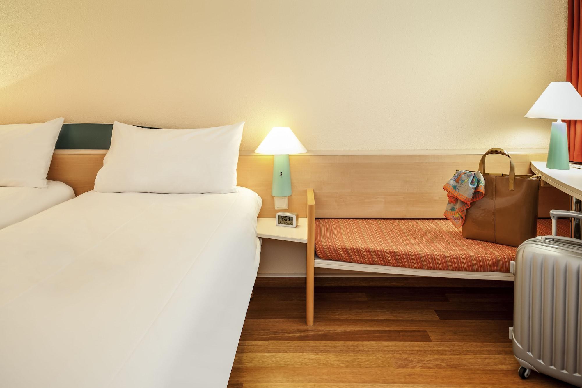 Ibis Fribourg Hotel Exterior foto
